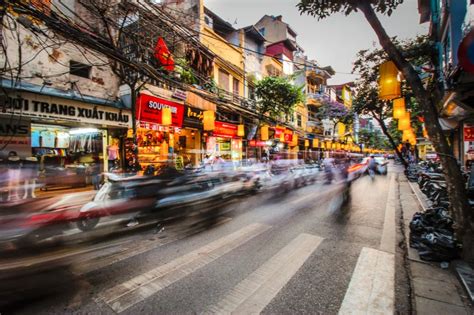  Streets of Hanoi: A Tapestry of Urban Life and Societal Transformations!