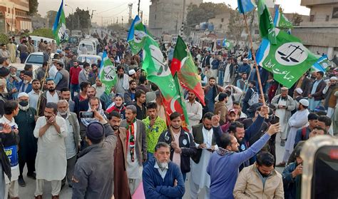  Negotiating Pakistan: Street Politics and the Rise of Islam in Karachi! A Tapestry of Urban Life and Political Intrigue Woven Through History